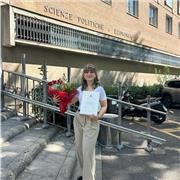 Laureata in Scienze Politiche, studentessa magistrale con esperienza come aiuto compiti.